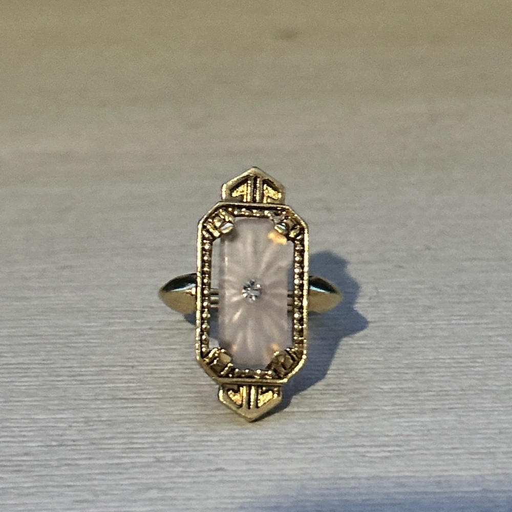 Avon vintage frosted light pink camphor ring